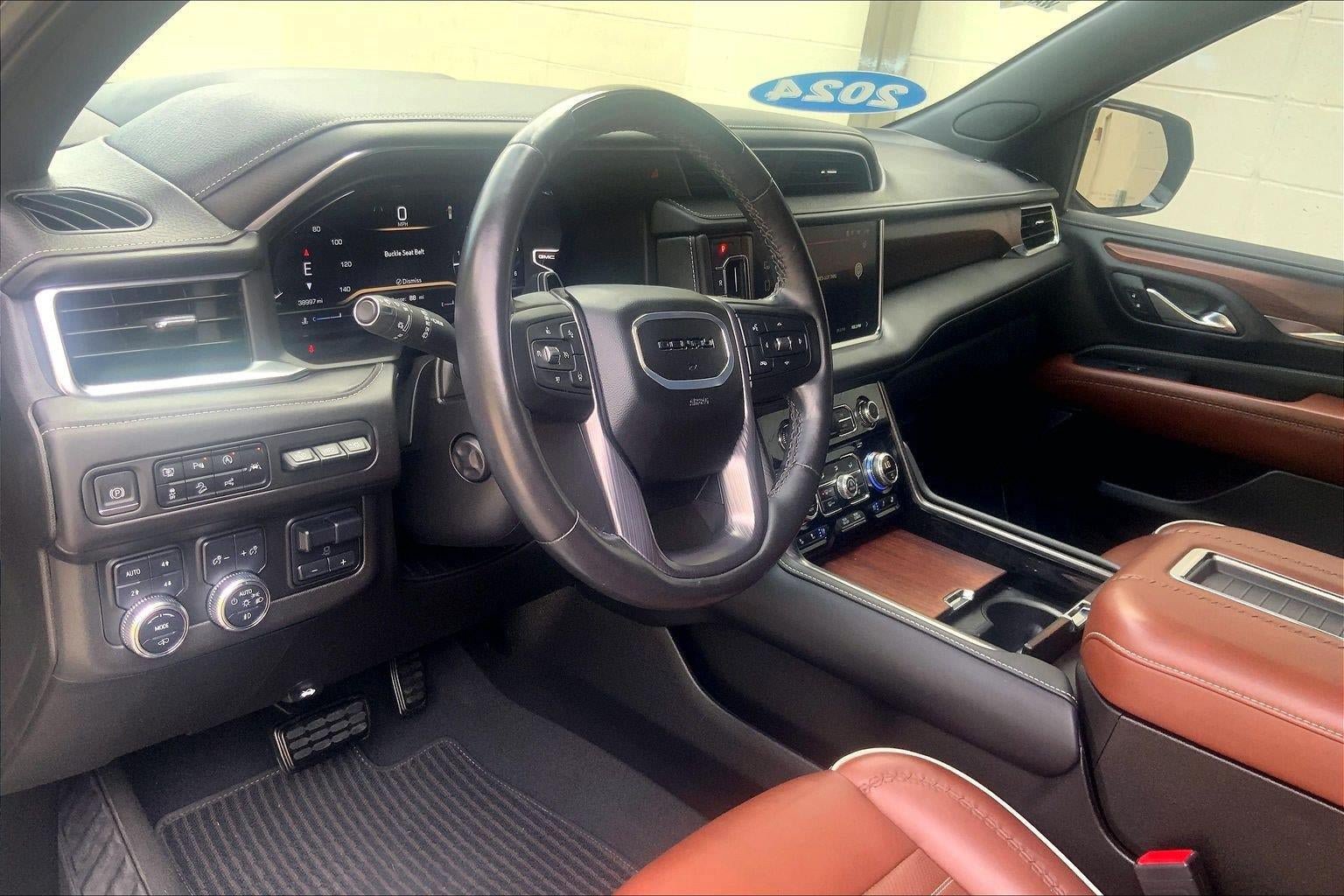 Used 2024 GMC Yukon XL Denali Ultimate AWD/4WD image 15