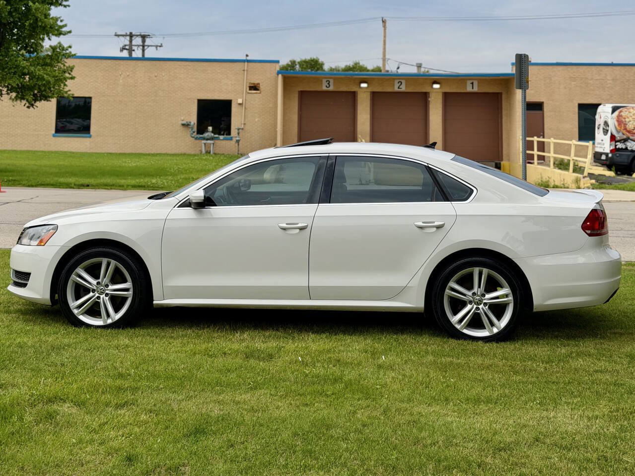 Used 2014 Volkswagen Passat TDI SE FWD image 5