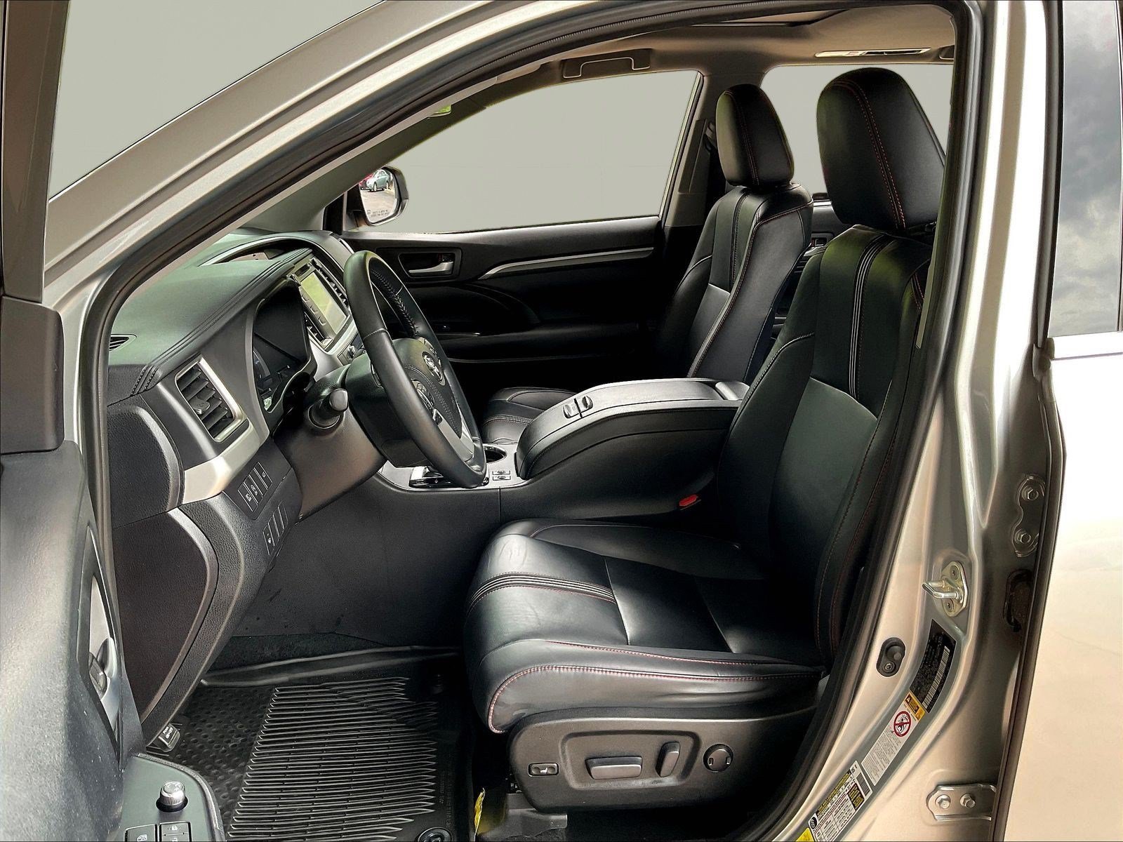 Used 2019 Toyota Highlander SE AWD/4WD image 21