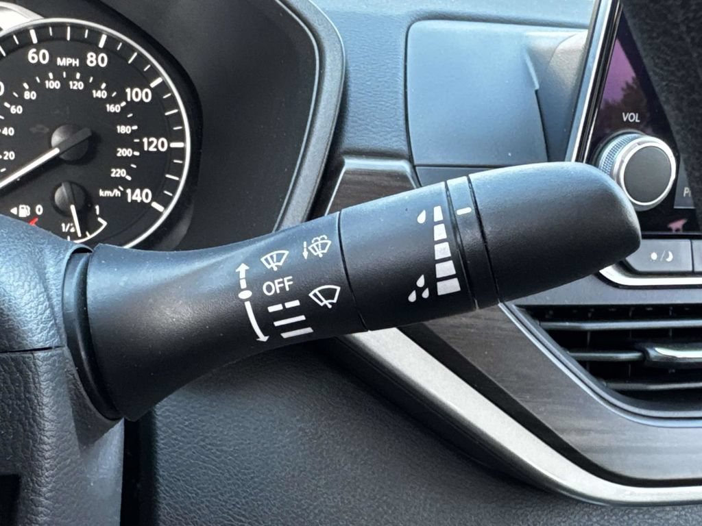 Used 2024 Nissan Altima 2.5 SV FWD image 21