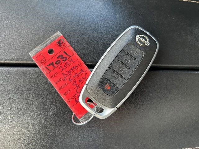 Used 2024 Nissan Rogue SV image 55