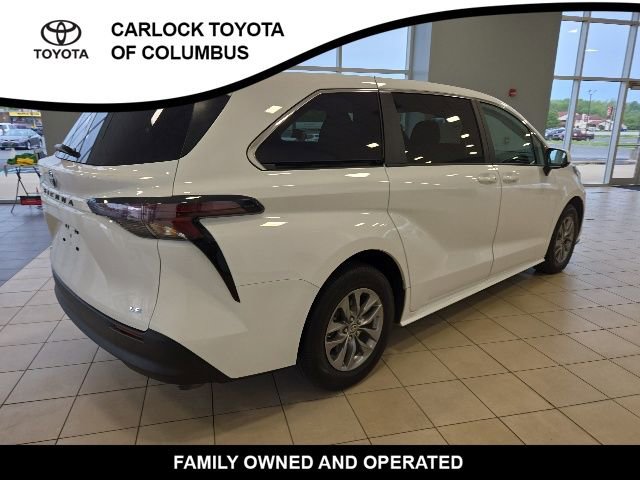 Used 2025 Toyota Sienna LE FWD image 7