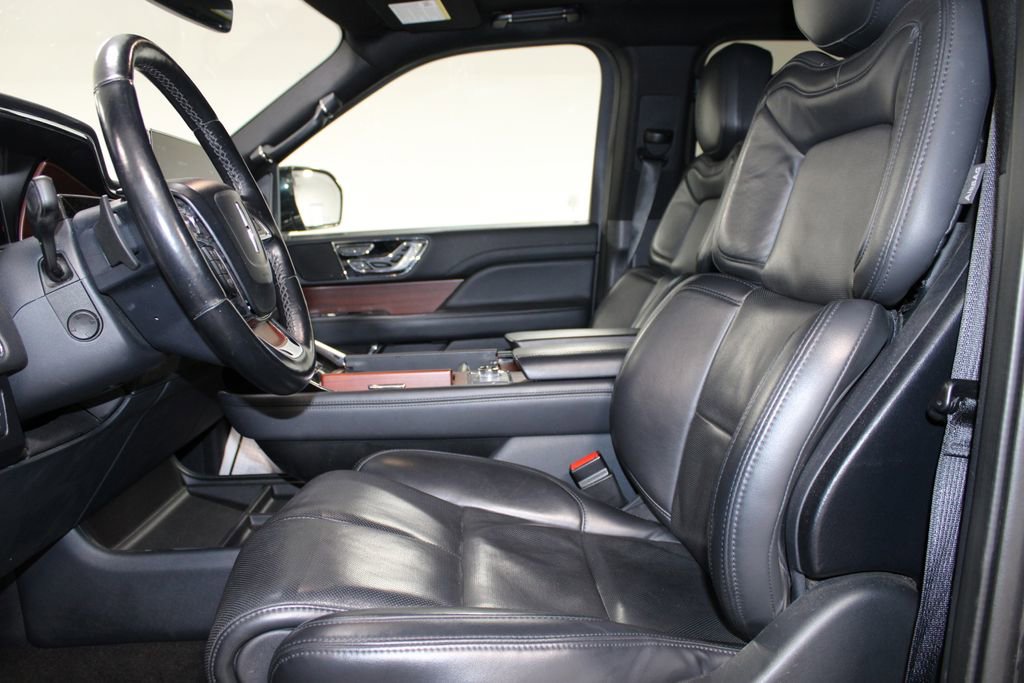 Used 2023 Lincoln Navigator Reserve image 17