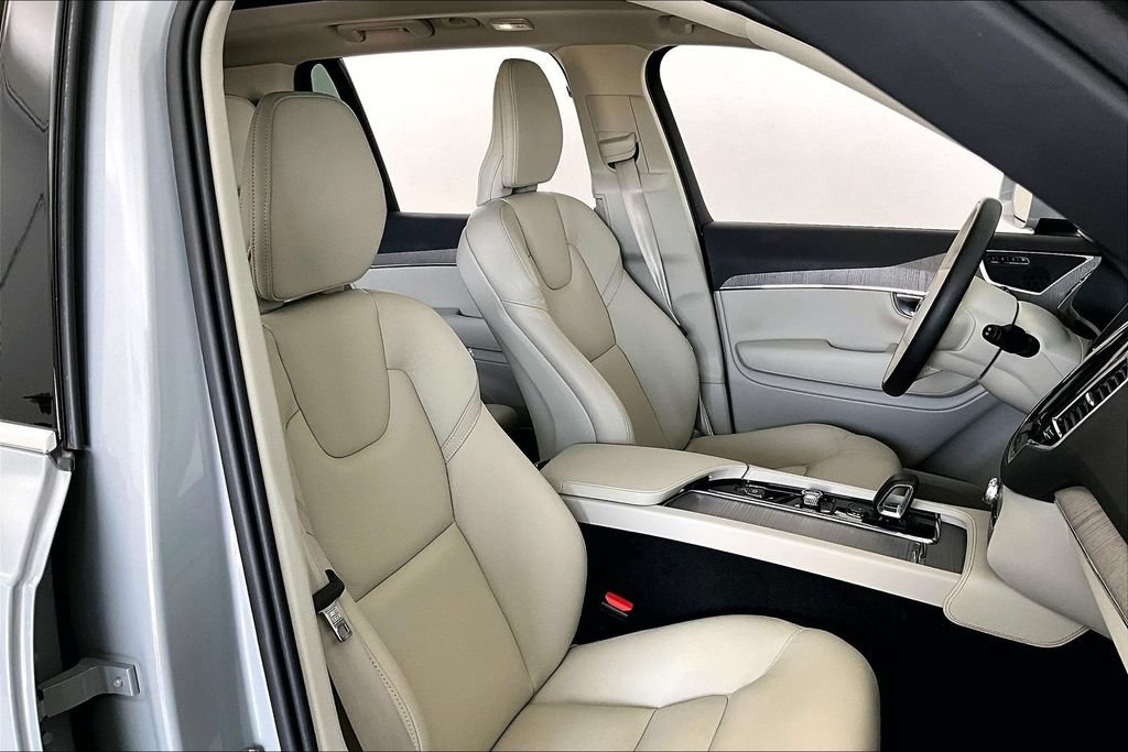 Certified 2025 Volvo XC90 B5 Plus w/ Protection Package Premier AWD/4WD image 8