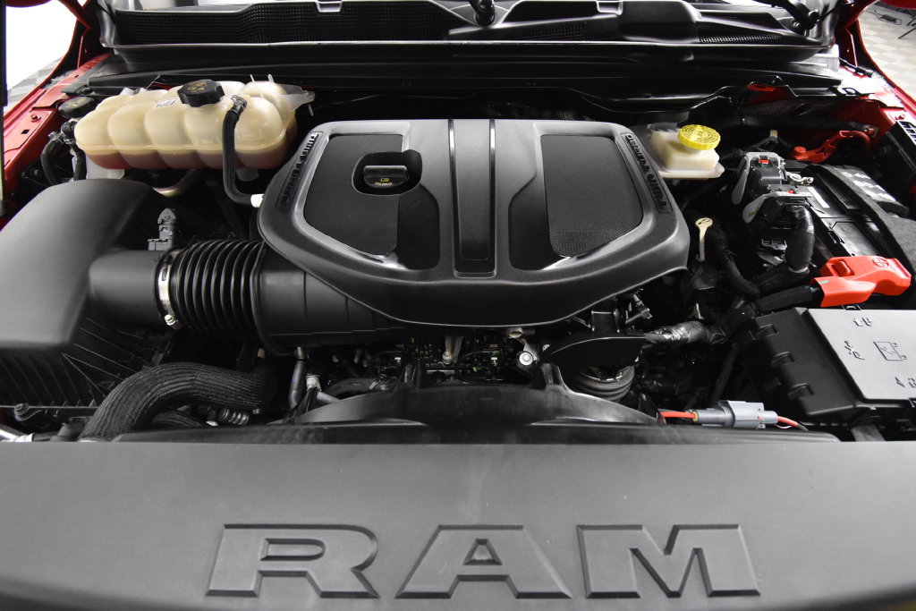 Used 2025 RAM 1500 Laramie AWD/4WD image 24
