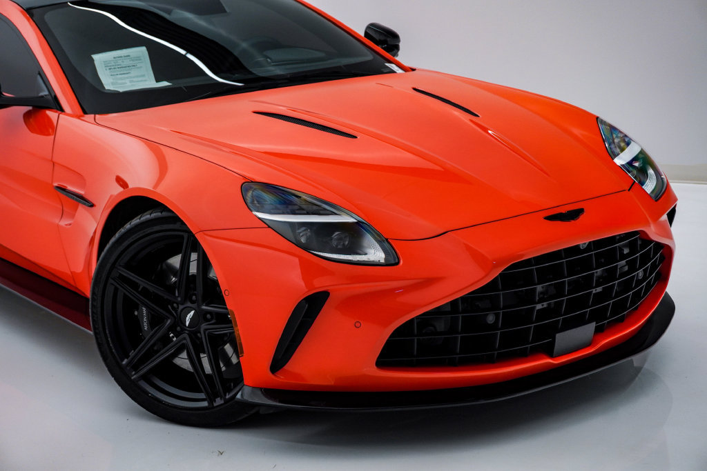 Used 2025 Aston Martin V8 Vantage Coupe RWD image 4