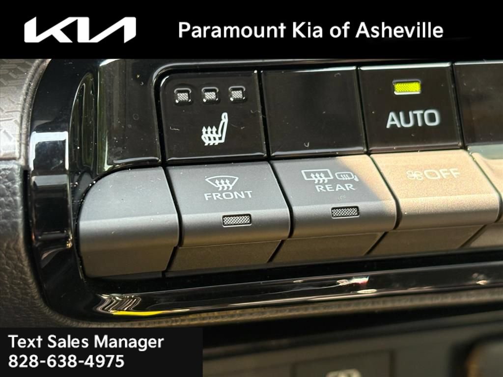 Used 2024 Toyota Prius XLE FWD image 15