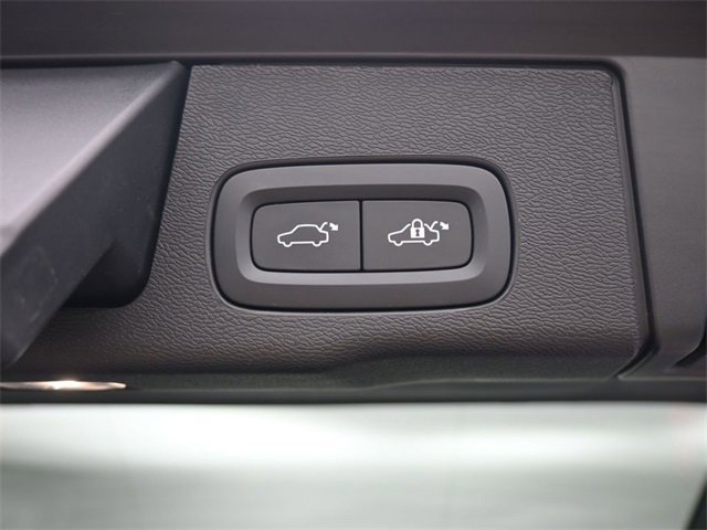 Used 2023 Volvo XC60 B5 Ultimate w/ Climate Package image 33