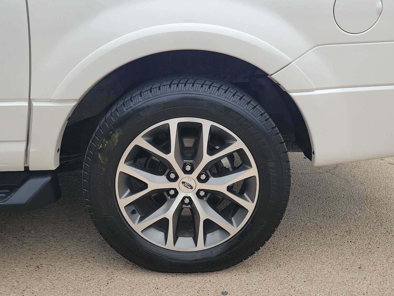 Used 2017 Ford Expedition EL XLT w/ Equipment Group 202A RWD image 12