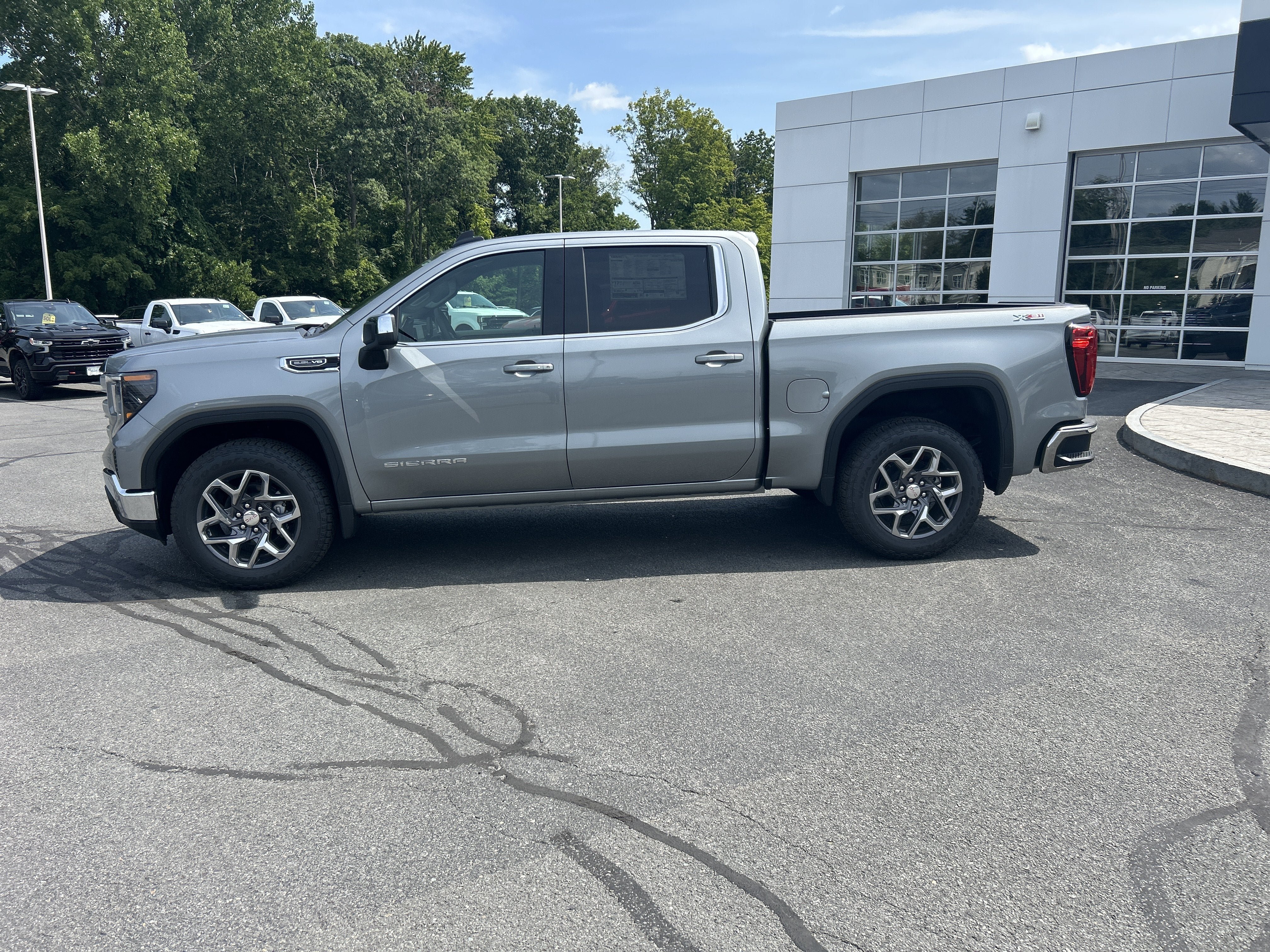 New 2026 GMC Sierra 1500 SLE AWD/4WD image 2