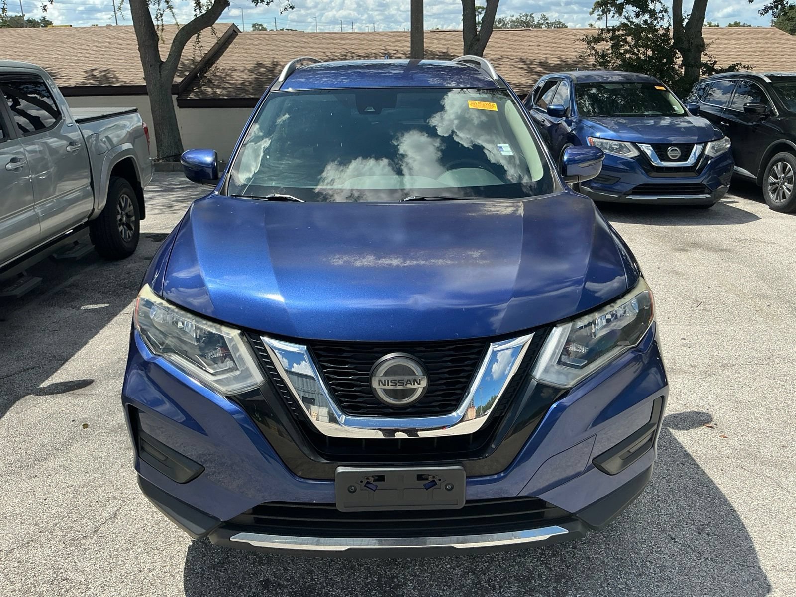 Used 2020 Nissan Rogue SV AWD/4WD image 3