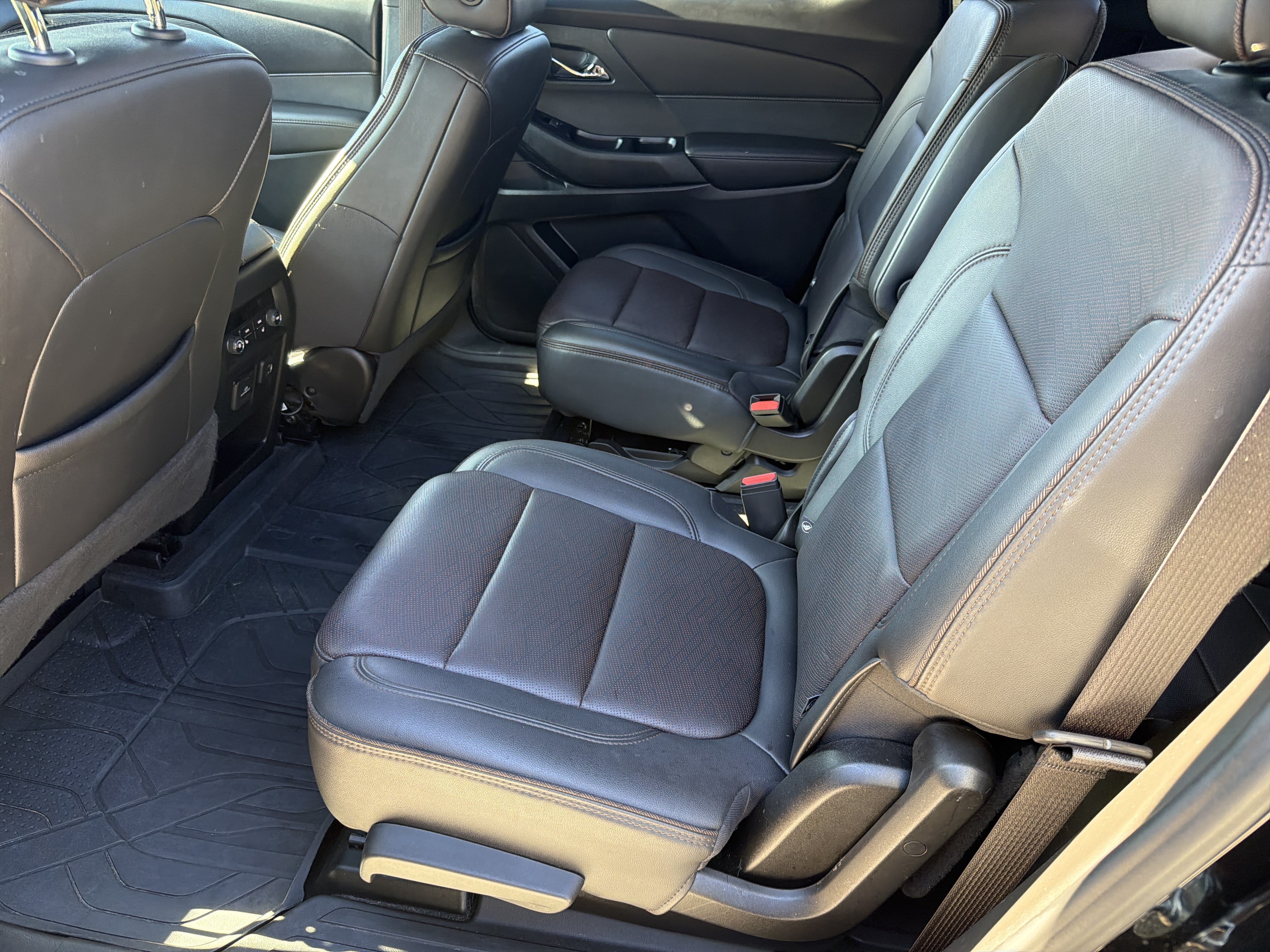 Used 2023 Chevrolet Traverse High Country AWD/4WD image 22
