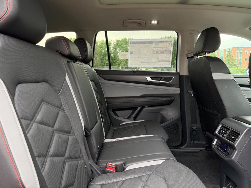 New 2026 Volkswagen Atlas Peak Edition AWD/4WD image 4