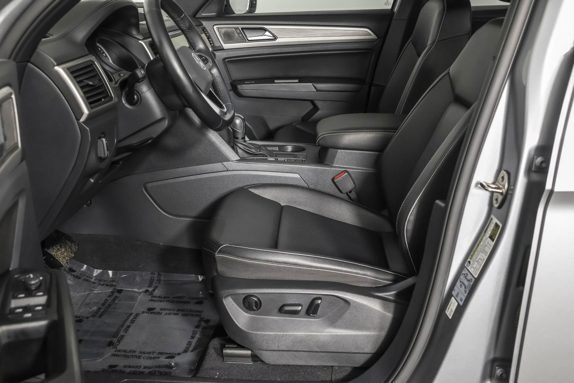 Used 2020 Volkswagen Atlas Cross Sport SE w/ Towing Package image 25