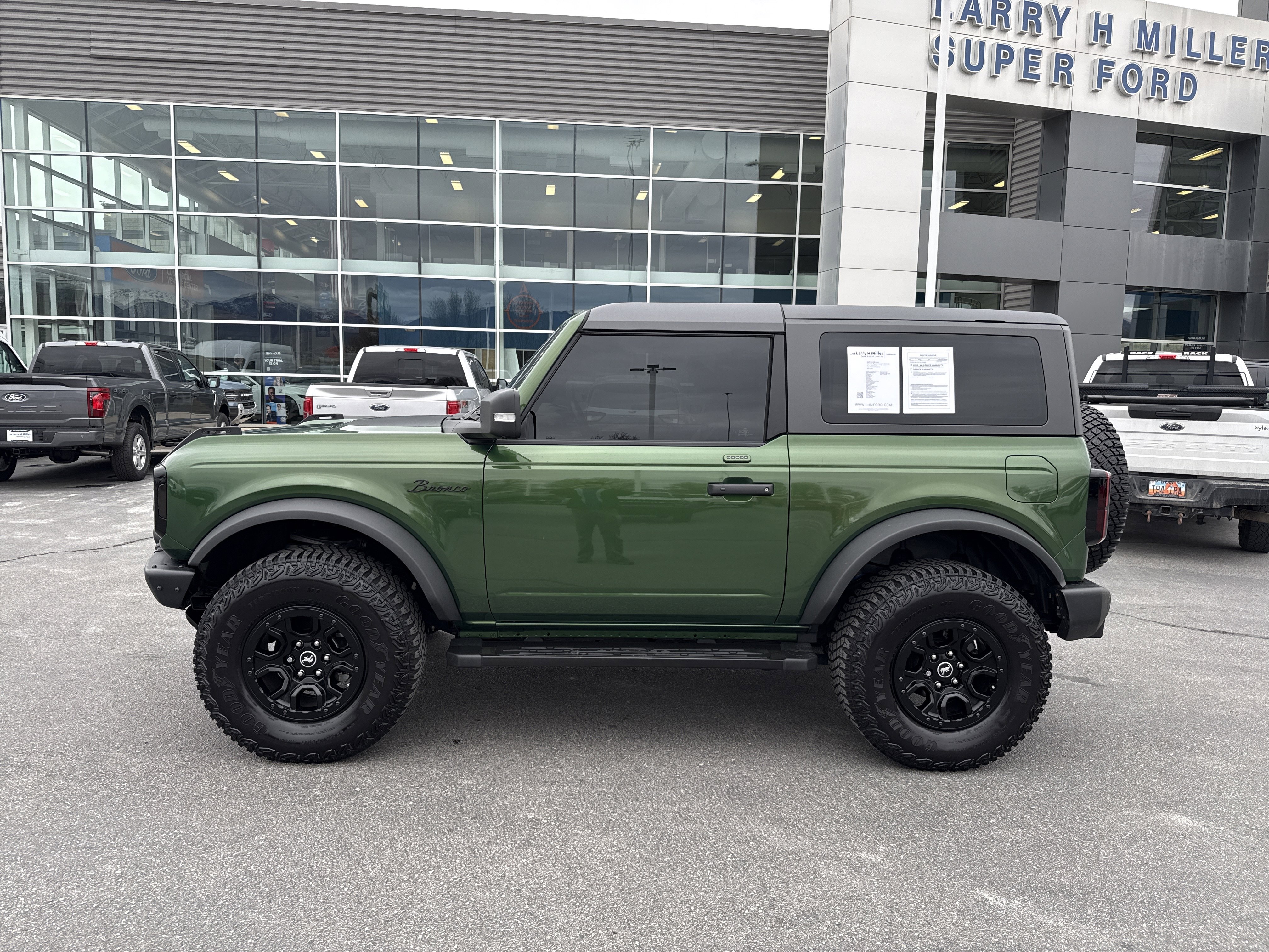 Used 2023 Ford Bronco Wildtrak image 2