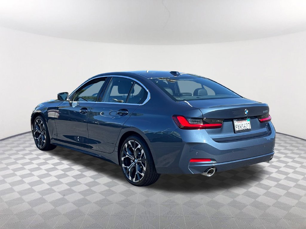 Used 2026 BMW 330i Sedan w/ Premium Package RWD image 4