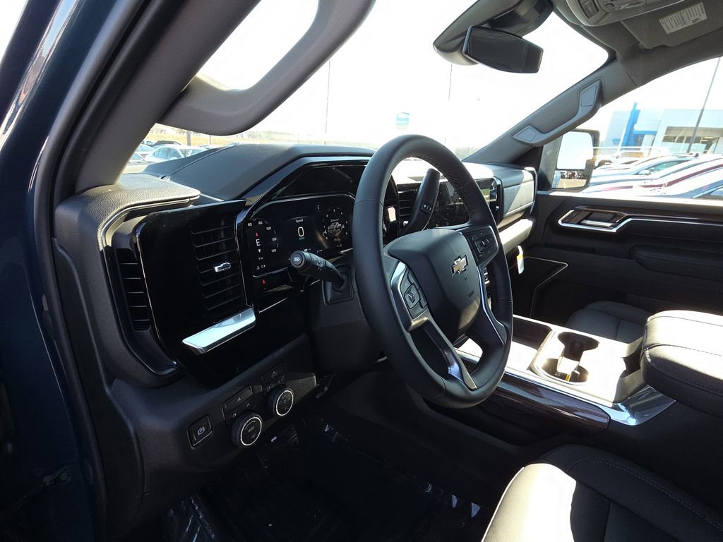 New 2026 Chevrolet Silverado 3500 LT AWD/4WD image 15