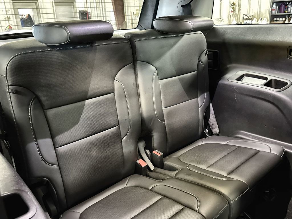 Used 2023 GMC Acadia SLT w/ Preferred Package image 30