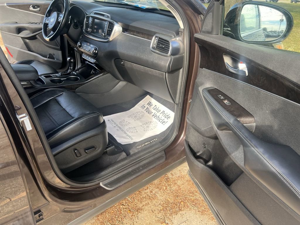 Used 2017 Kia Sorento EX image 22