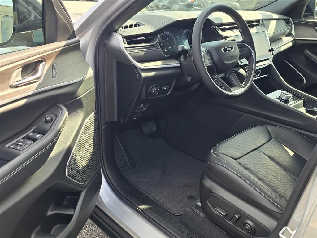 New 2026 Jeep Grand Cherokee Limited AWD/4WD image 4