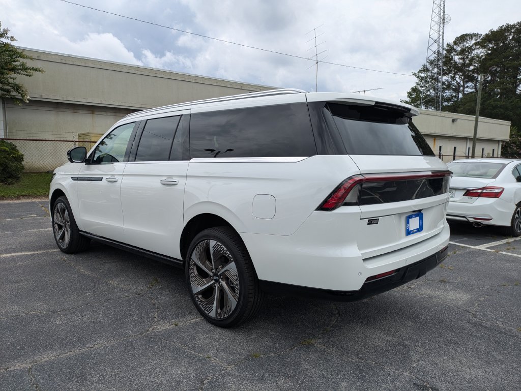 New 2026 Lincoln Navigator L Black Label AWD/4WD image 6