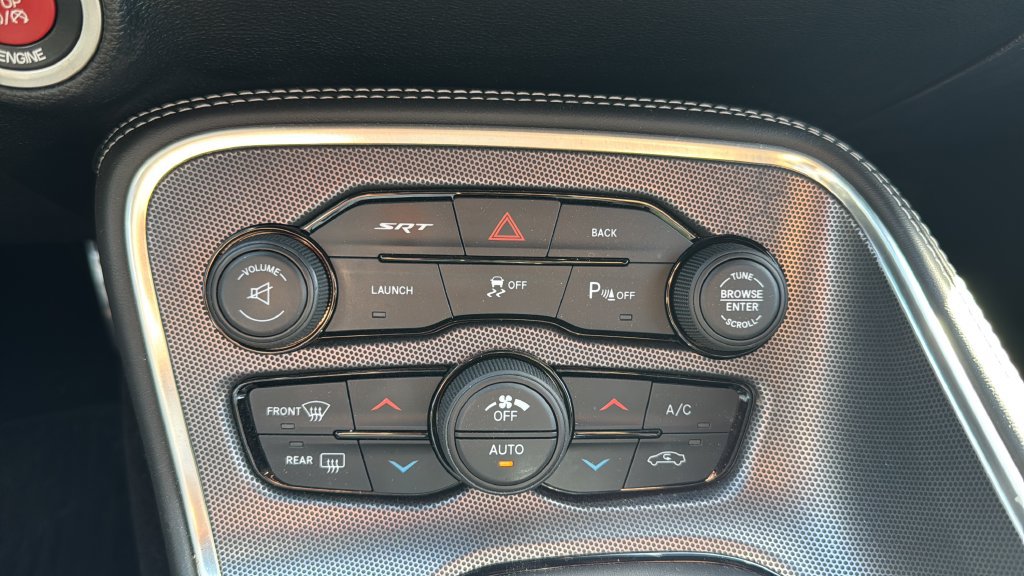 Used 2015 Dodge Challenger SRT RWD image 29