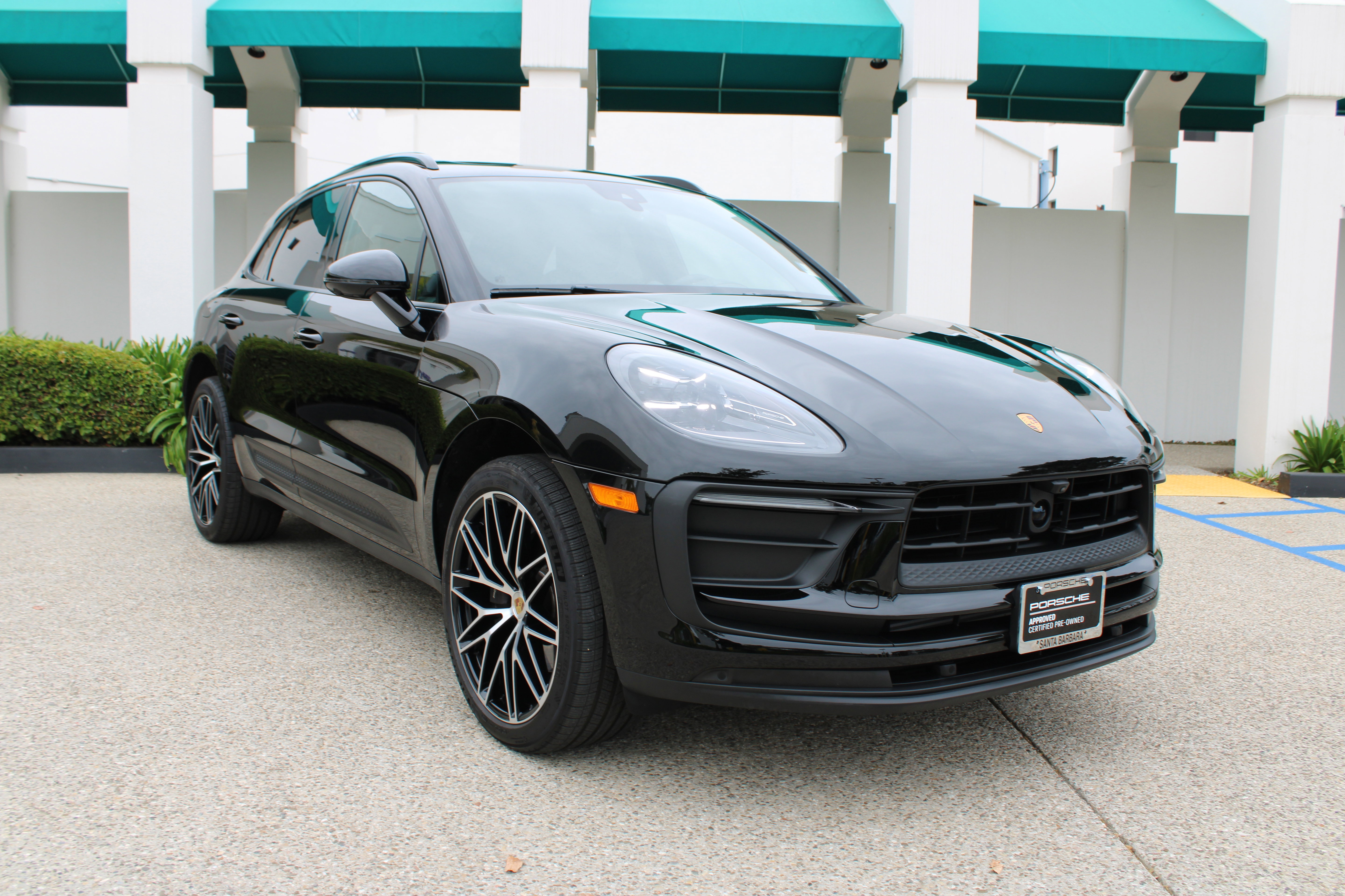 Certified 2026 Porsche Macan AWD/4WD image 9