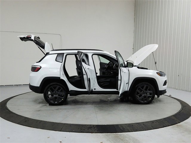 New 2026 Jeep Compass Latitude image 16