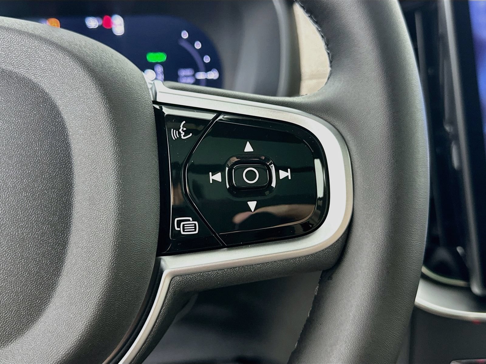 New 2026 Volvo XC90 T8 Plus w/ Protection Package Premier AWD/4WD image 19