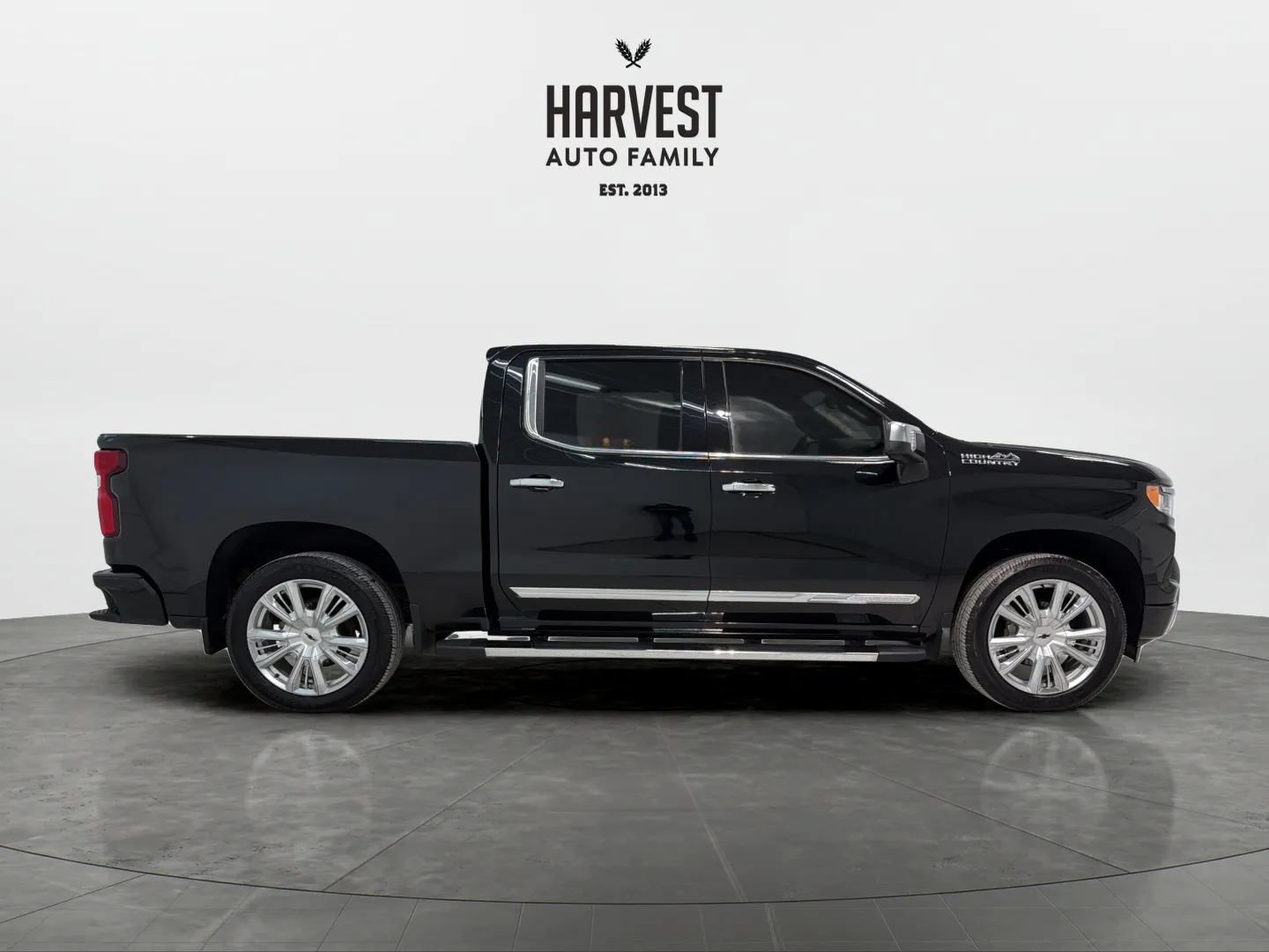 Used 2024 Chevrolet Silverado 1500 High Country w/ High Country Premium Package AWD/4WD image 8