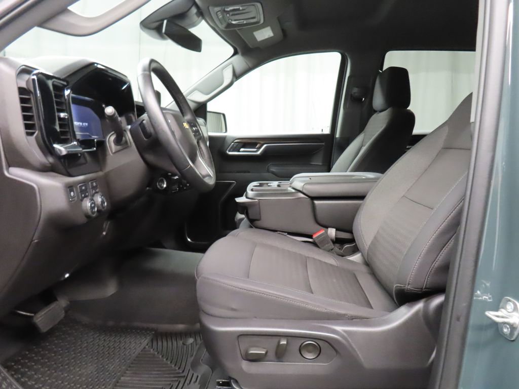 Used 2025 Chevrolet Silverado 1500 LT image 12