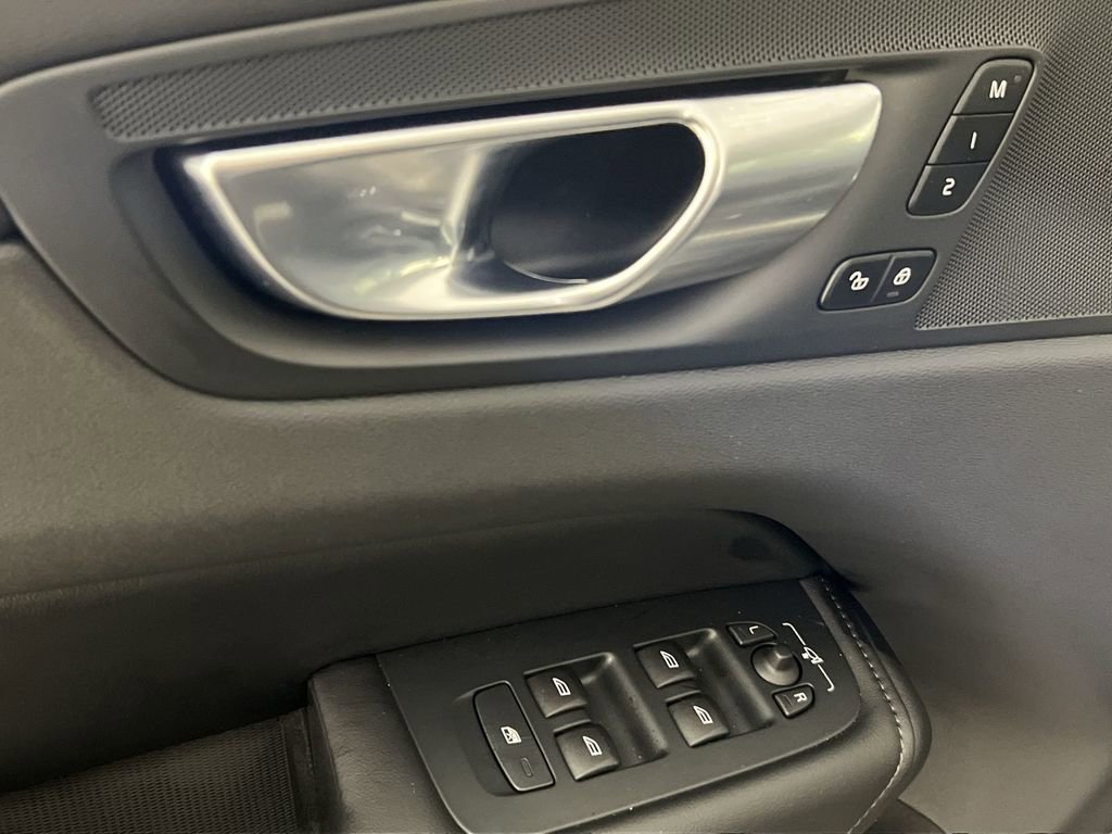 Certified 2025 Volvo XC60 B5 Core w/ Climate Package image 17