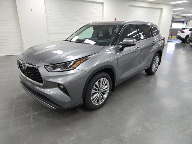 New 2026 Toyota Highlander Platinum AWD/4WD image 2
