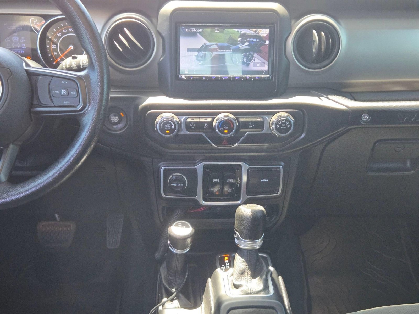 Used 2018 Jeep Wrangler Unlimited Sport AWD/4WD image 17