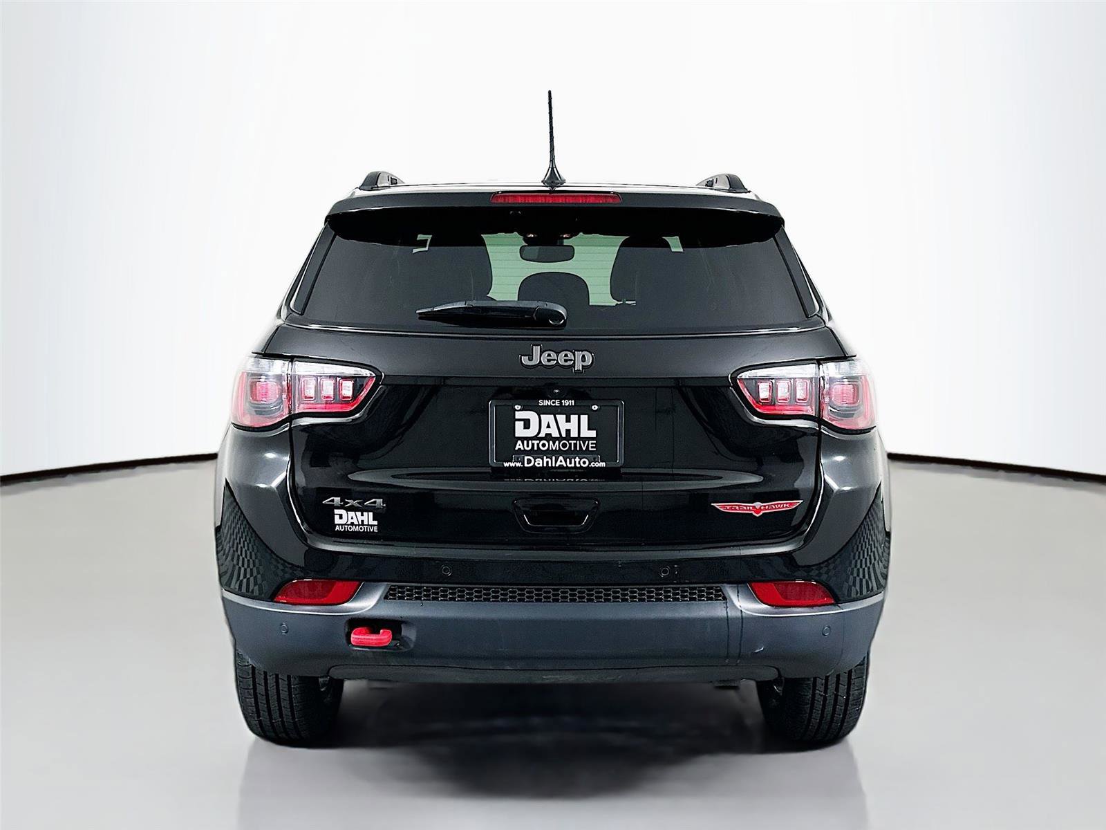 Used 2025 Jeep Compass Trailhawk AWD/4WD image 12