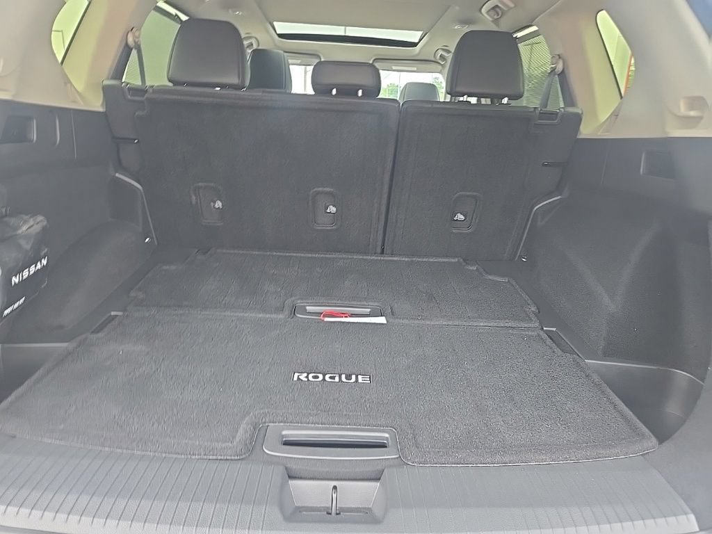 Used 2025 Nissan Rogue Platinum w/ Platinum Premium Package AWD/4WD image 36