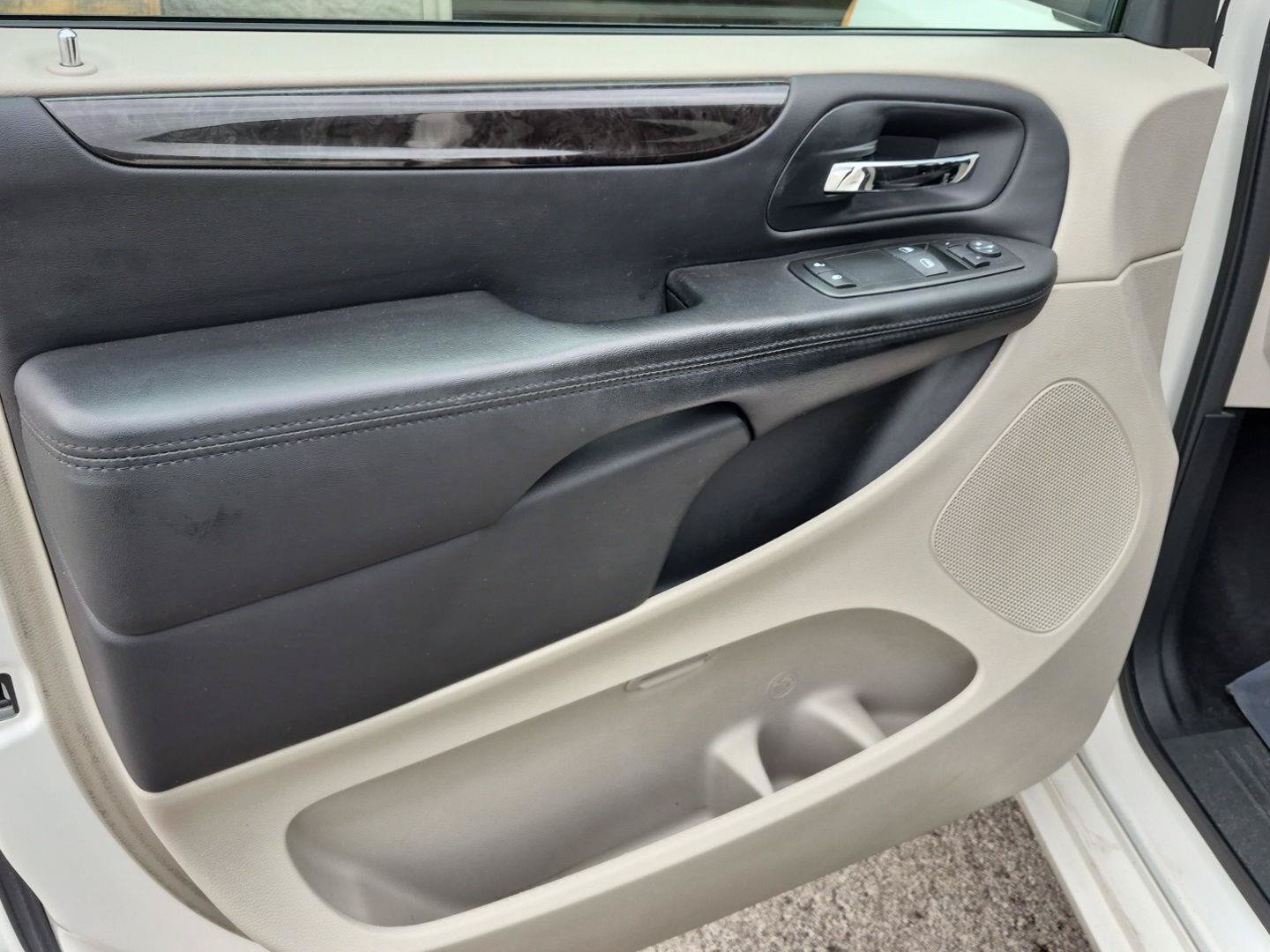 Used 2013 Dodge Grand Caravan SE FWD image 12