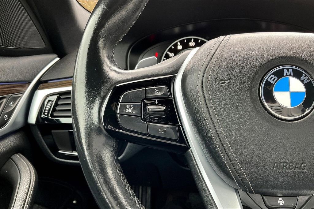 Used 2019 BMW 530e xDrive w/ Convenience Package image 11
