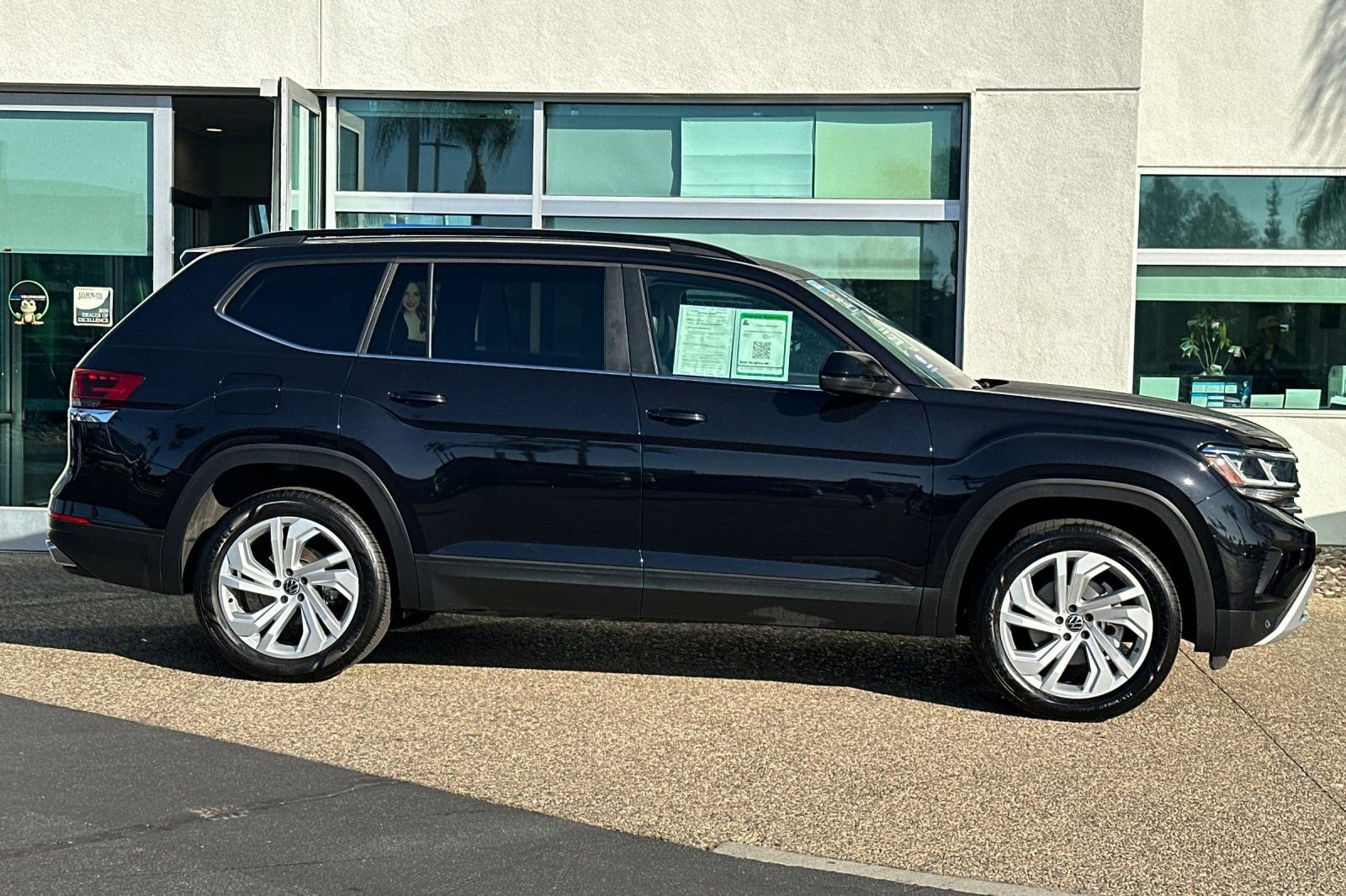 Certified 2022 Volkswagen Atlas SE image 3