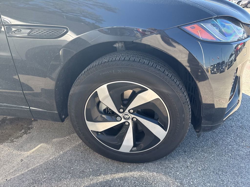 Used 2025 Jaguar F-PACE R-Dynamic S image 3