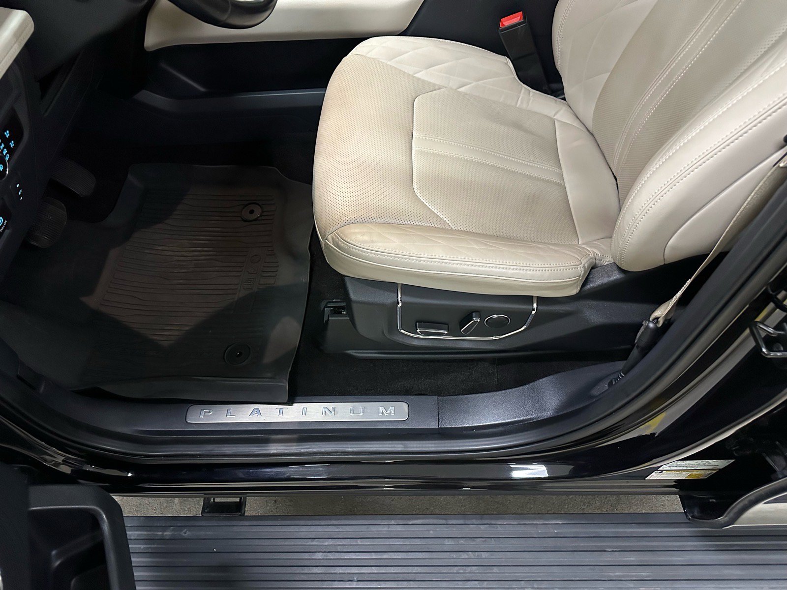 Certified 2023 Ford Expedition Platinum image 20