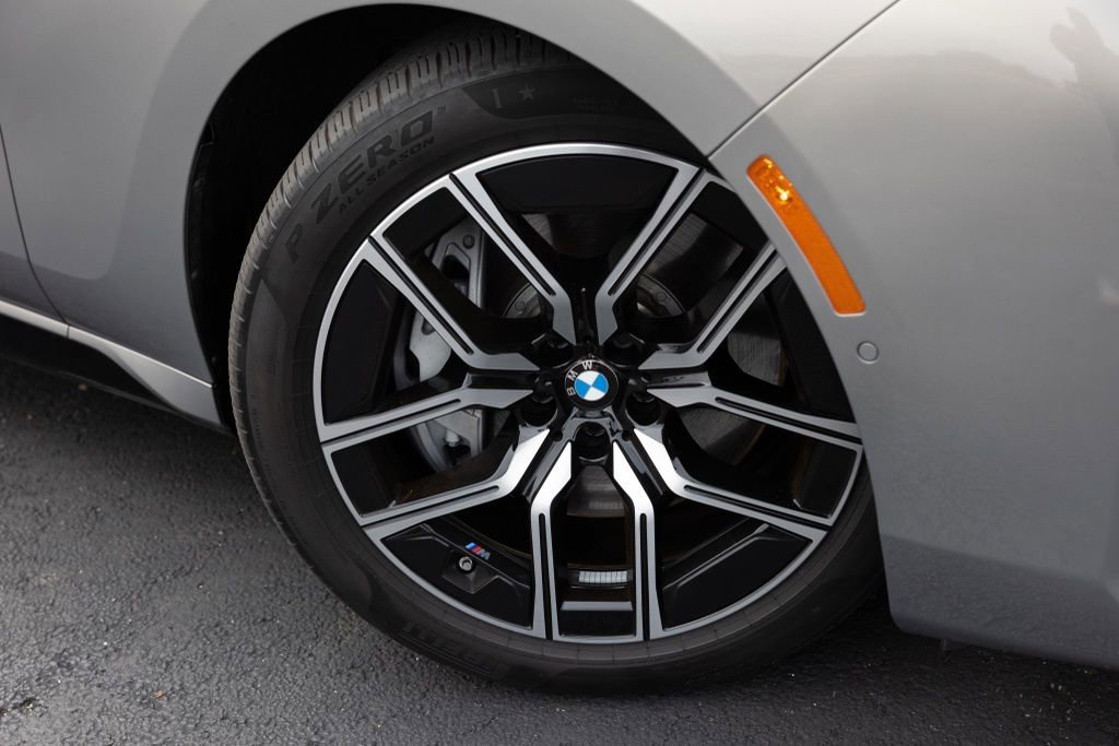 Used 2024 BMW 760i xDrive w/ Premium Package 2 image 8