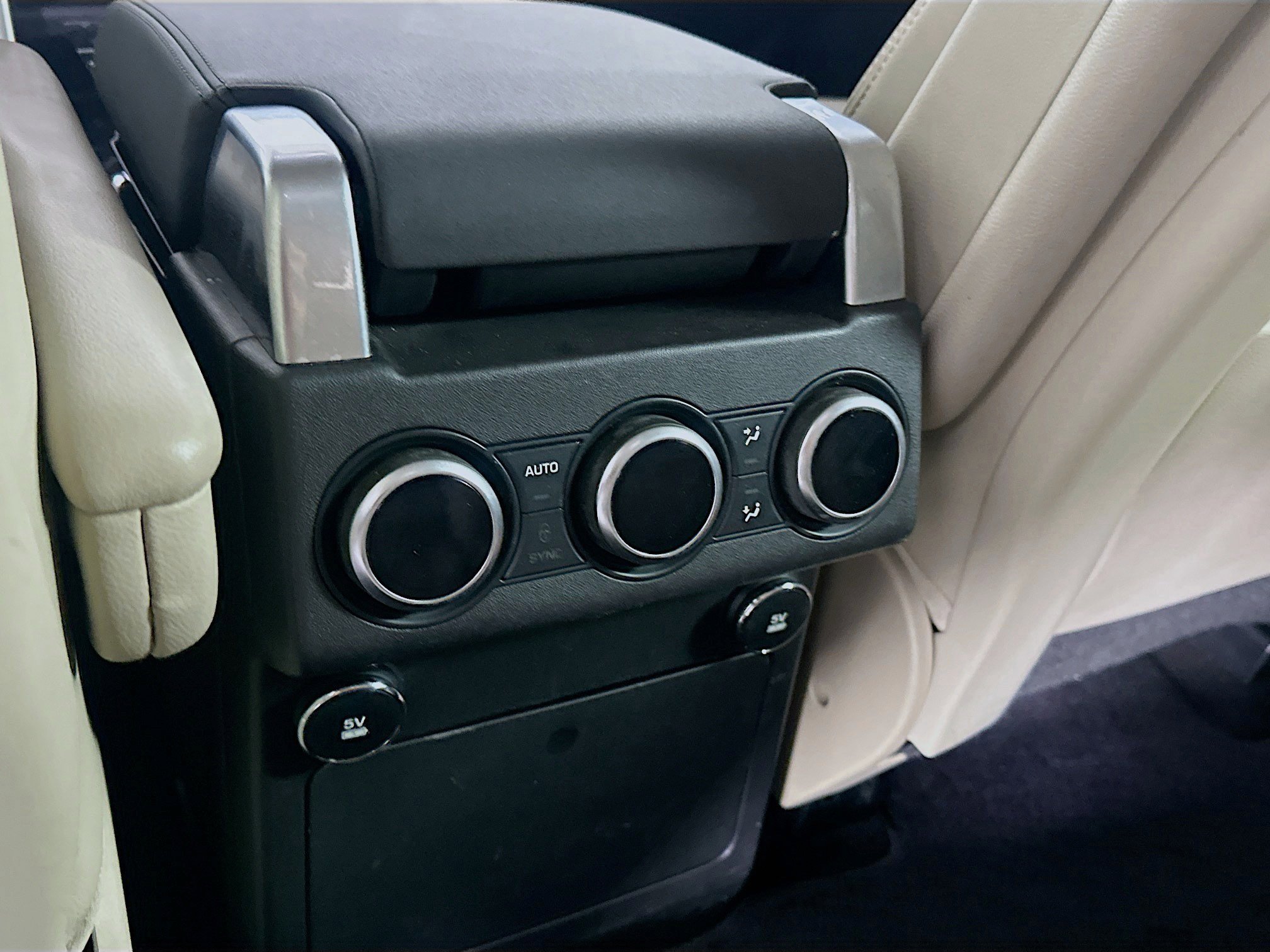 Used 2019 Land Rover Discovery HSE AWD/4WD image 28