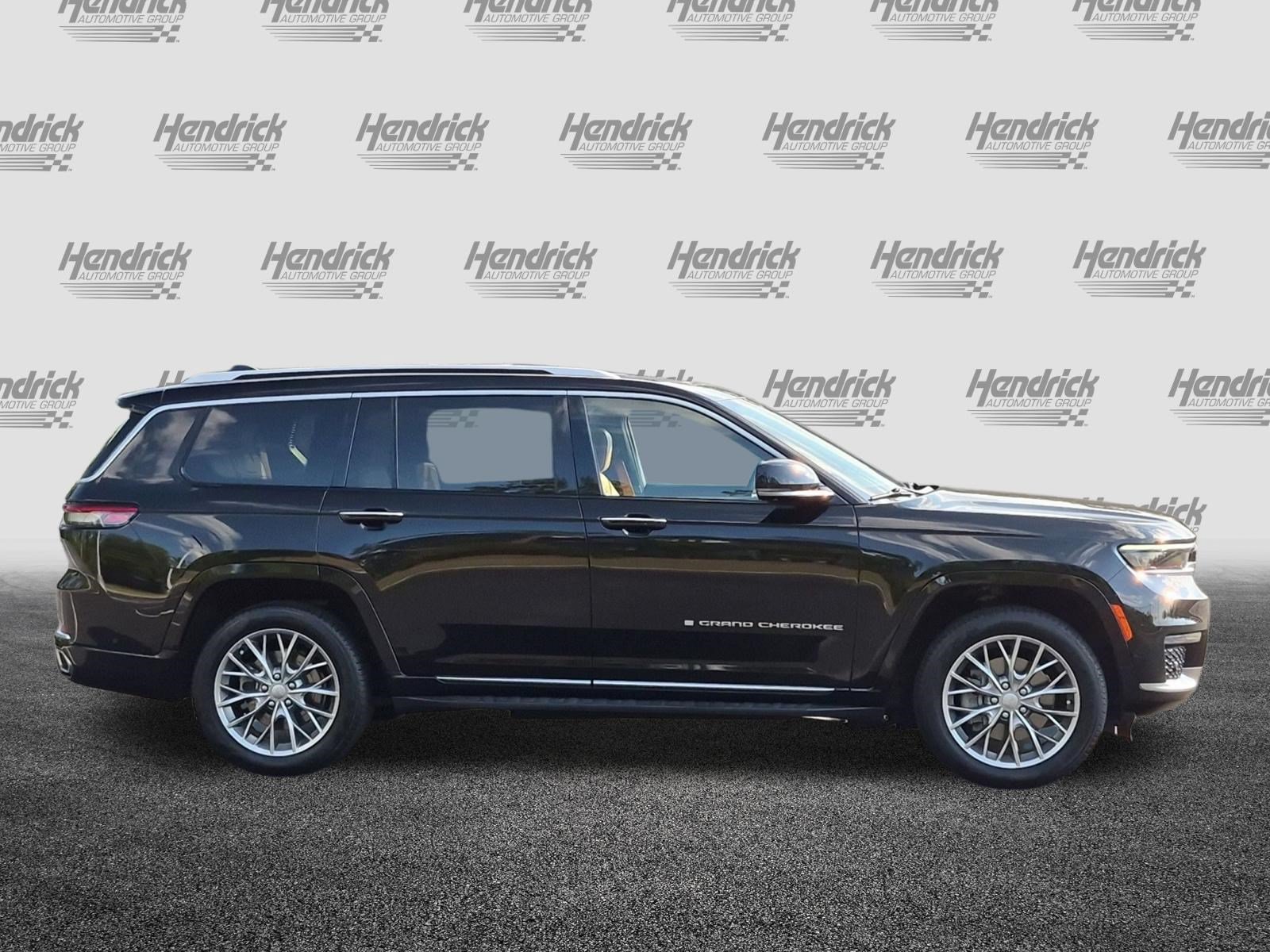 Used 2022 Jeep Grand Cherokee L Summit w/ Luxury Tech Group V AWD/4WD image 11