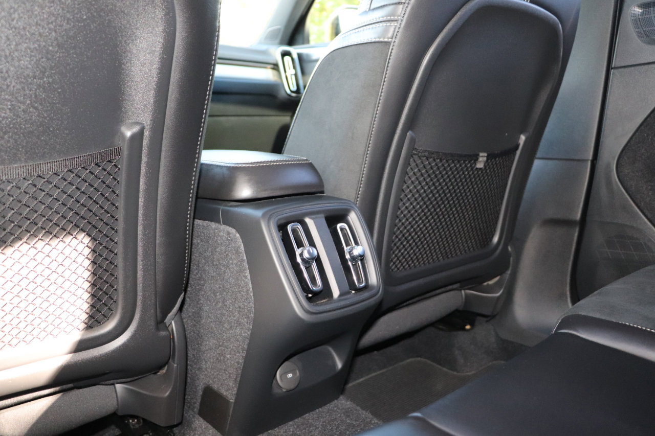 Used 2020 Volvo XC40 T5 R-Design image 31