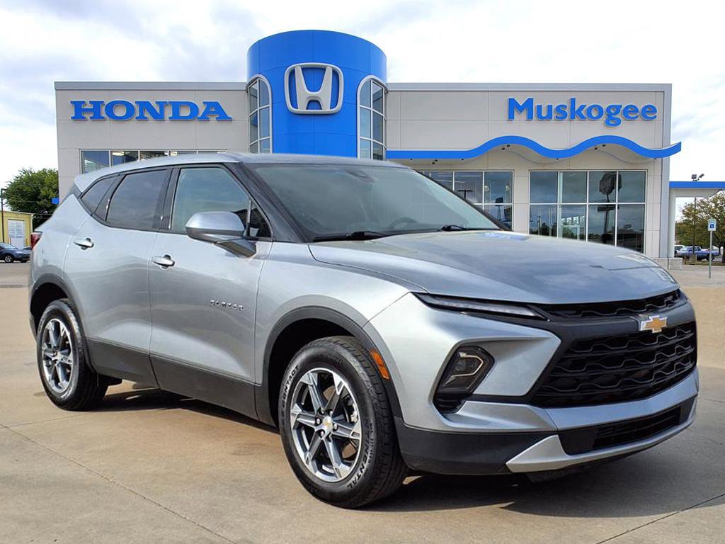 Used 2025 Chevrolet Blazer LT AWD/4WD image 1