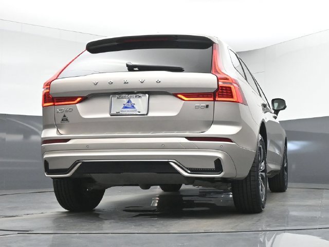 Used 2024 Volvo XC60 B5 Core w/ Protection Package Premier AWD/4WD image 40