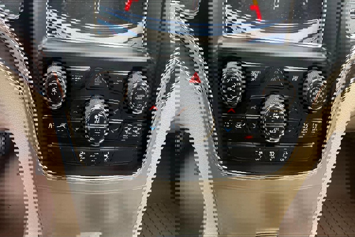 Used 2015 Jeep Grand Cherokee Overland image 15