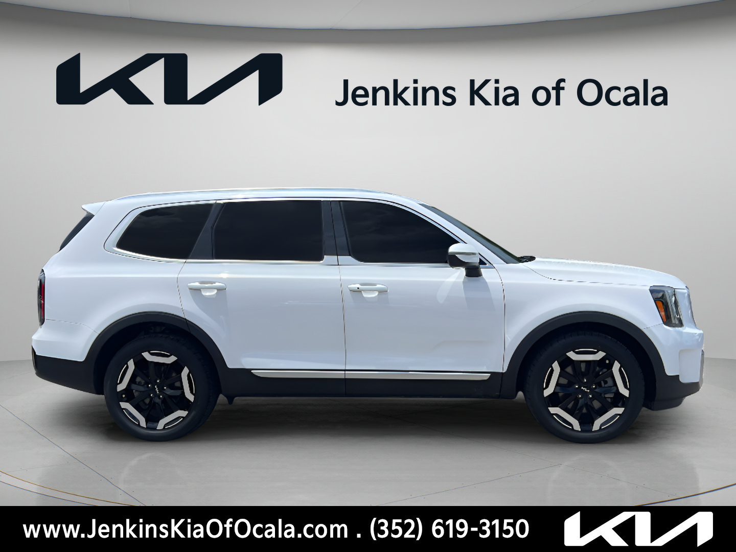 Certified 2023 Kia Telluride EX w/ EX Captain's Chair Package FWD image 2