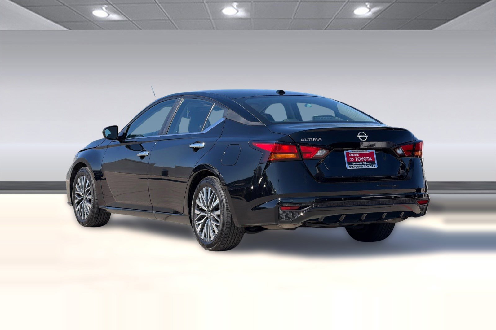 Used 2025 Nissan Altima 2.5 SV image 8